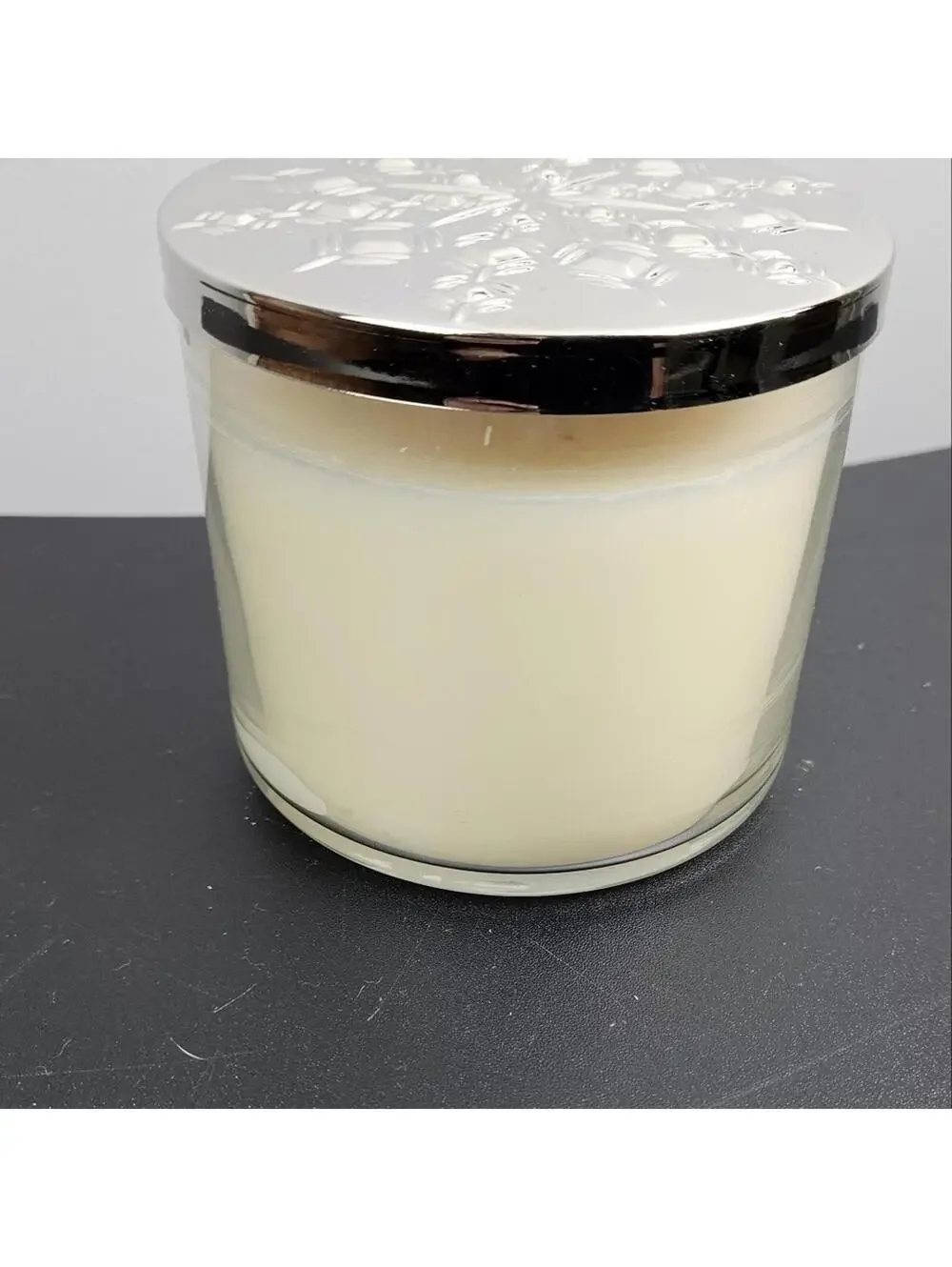 Bath and Body Works Tis the Season 3 Wick Candle - Picture 4 of 5